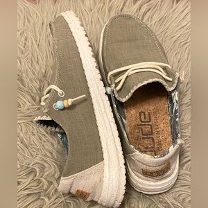 Hey Dude womens size 7